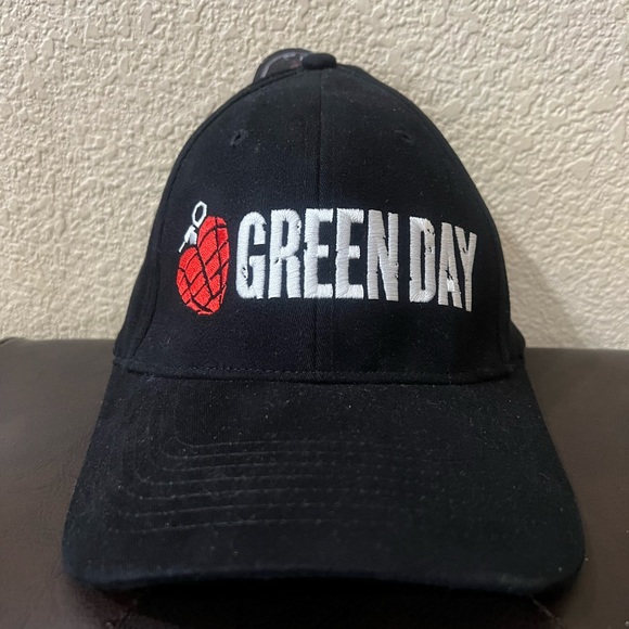 Green Day Flix Fit Black Color Hat - Green Day Grenade Flix Fit Hat & New - Picture 1 of 6